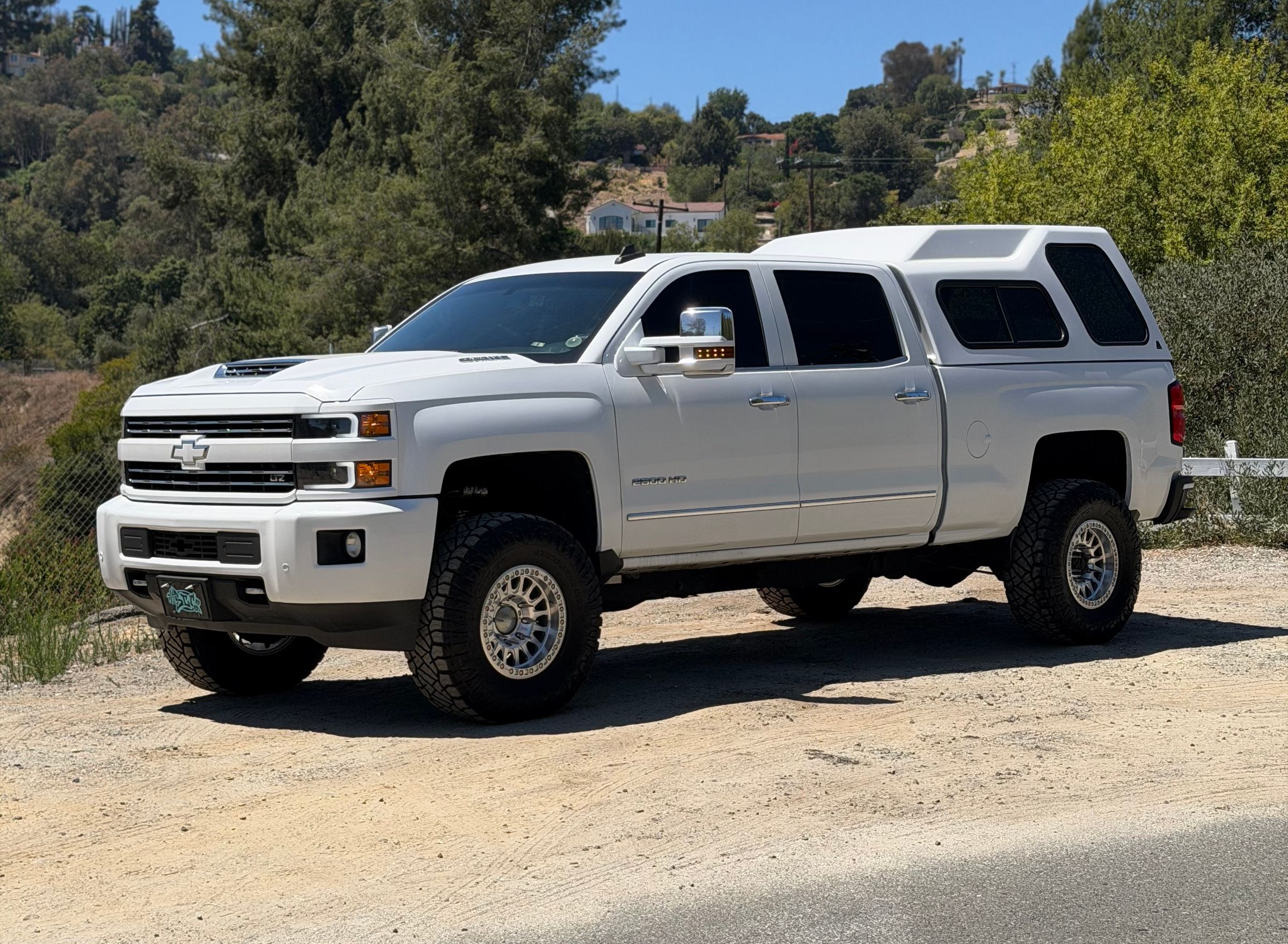 White Chevrolet Silverado 2500HD LTZ Duramax, front three-quarter view